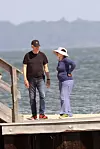 Bračni par Clinton snimljen ovog kolovoza na plaži pored njihove kuće u Hamptonsu.